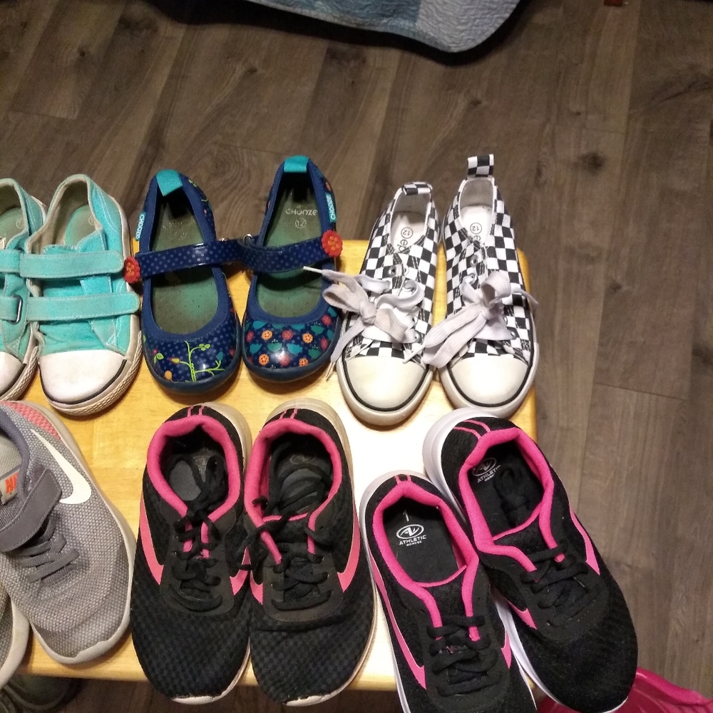 Girls Shoes Sizes 12/13 and 1! Great condition!